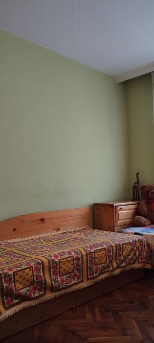 2 бр. Единични легла и ракла от чамово дърво