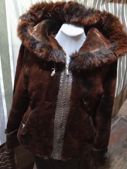 Продам короткую шубу Темно коричневого цвета 46 размер