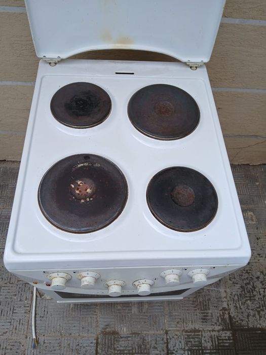 Электричсекая печь с духовкой