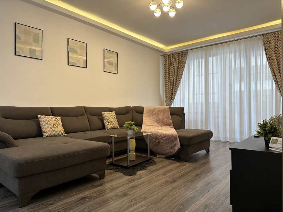 BV Studios &Apartaments LUX Regim Hotelier Coresi 1-2-3 cam by GLAM