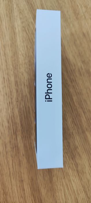 Продавам айфон 16е