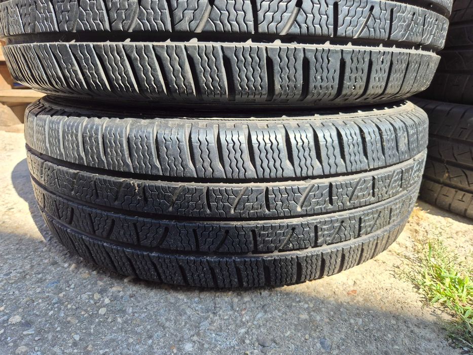 2 Anvelope M+S IARNA - 215/60/17C - Pirelli Carrier - CA UNELE NOI - DOT 2020 !
