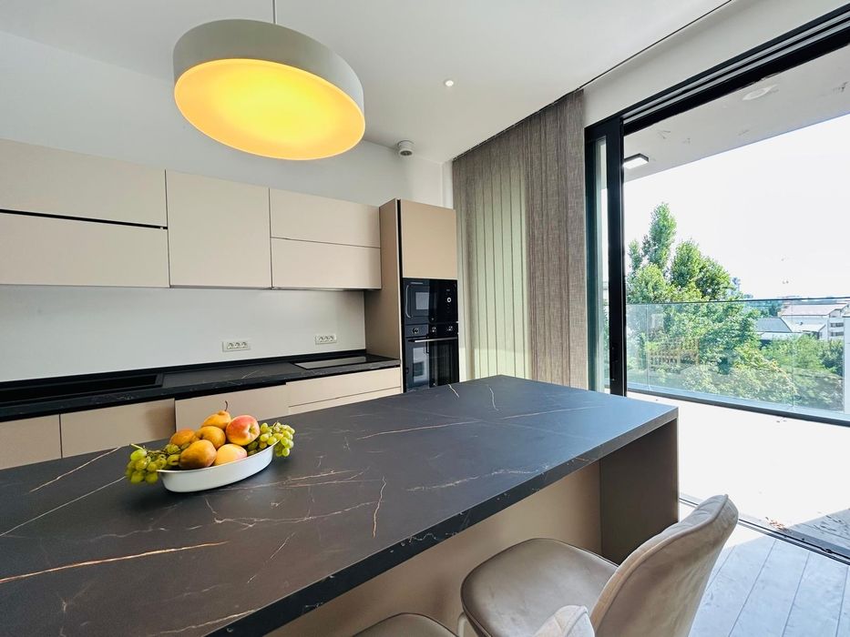 Penthouse  4camere / 3 bai  zona  Herăstrău