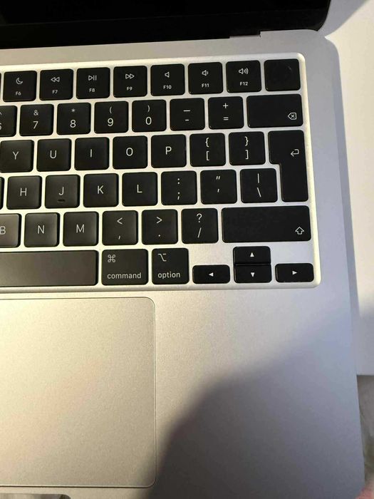 MacBook Air M2 13.6” 8GB RAM – Space Gray