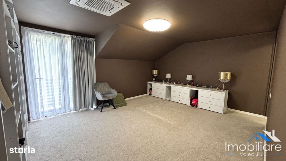 Casa / Pensiune exclusivista - Petrila (Bratianu) | 4 camere cu baie