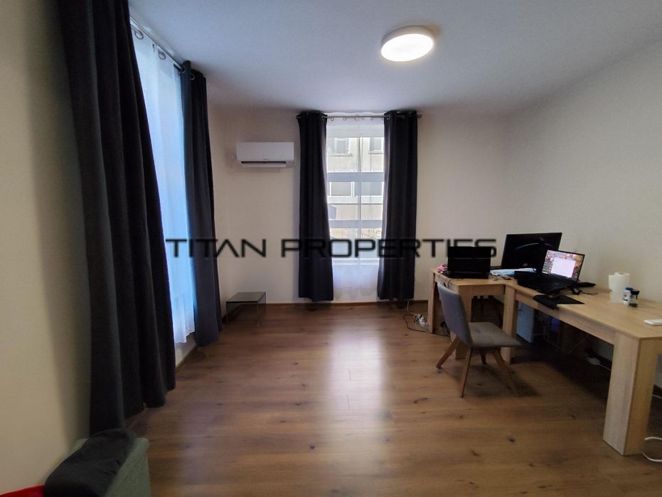 Продава се Двустаен апартамент в Бургас, Център - 117 кв.м за 1795 €/кв.м - Снимка #1