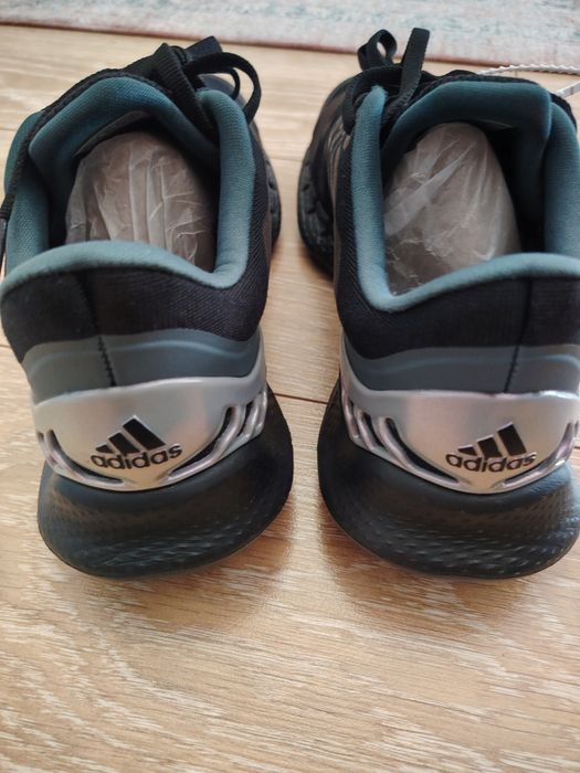 Кроссовки adidas