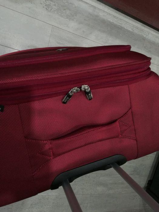 Куфари на колелца и телескопична дръжка  H-Line