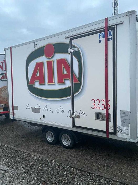 Închiriez Mașina frigorifică