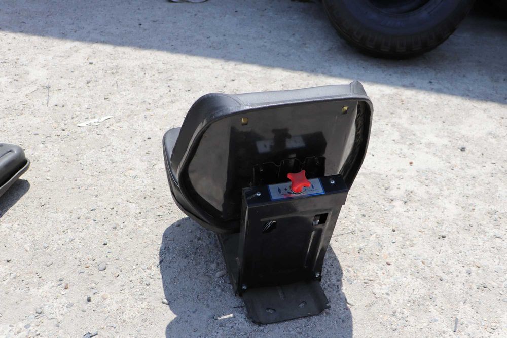 Scaun cu amortizor si reglaj Nou pentru Tractor U650 U445 Fiat