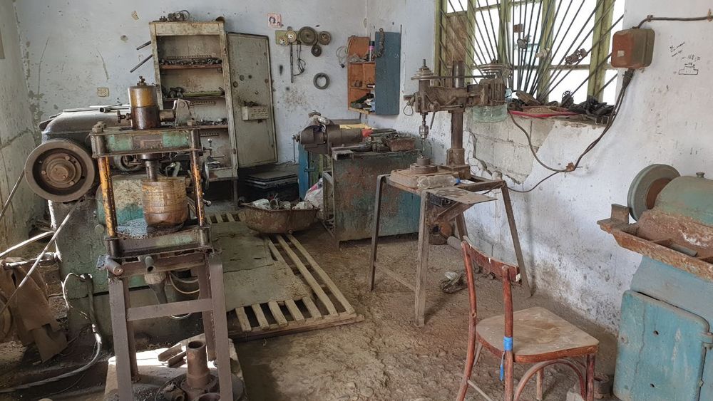 Токарный станок сотилади