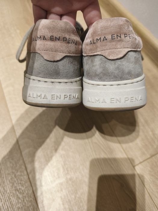 Adidasi Alma en pena