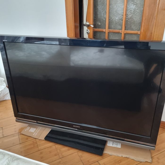 Продаю два телевизора (б/у) Sony и Hitachi