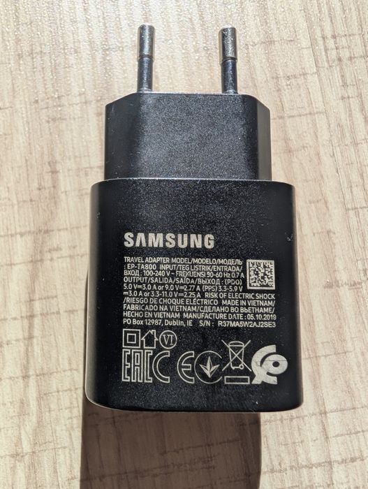 Vând încărcător original Samsung