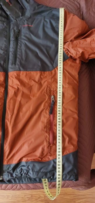 Продавам мъжко яке Quechua