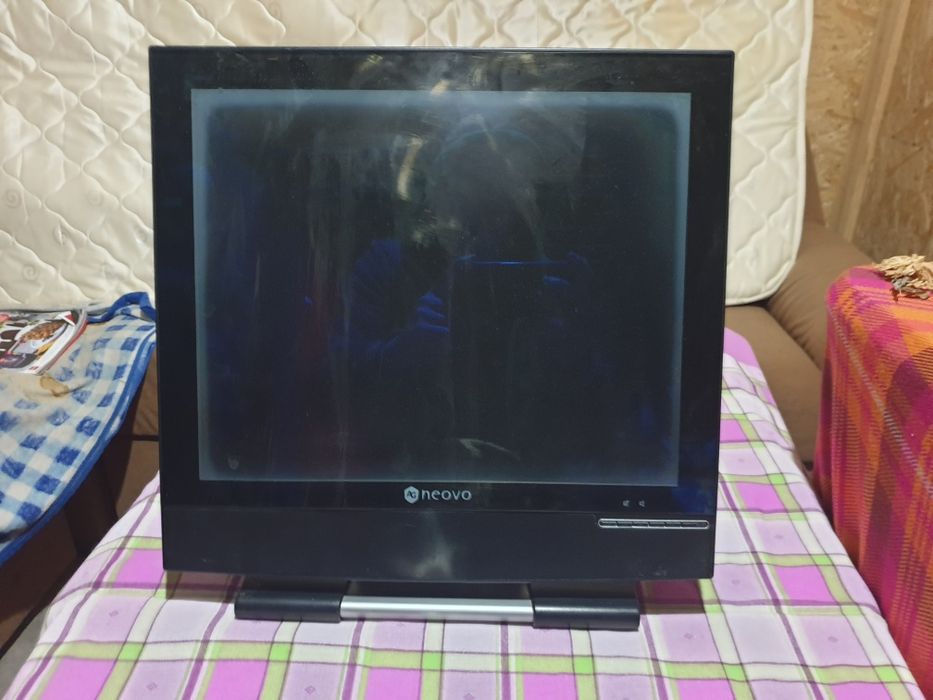 Vind monitor Neovo E17