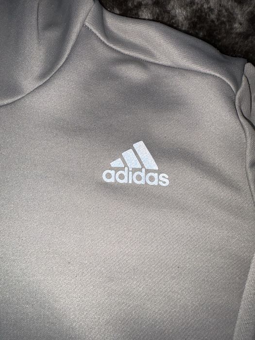 Суйчер Adidas.