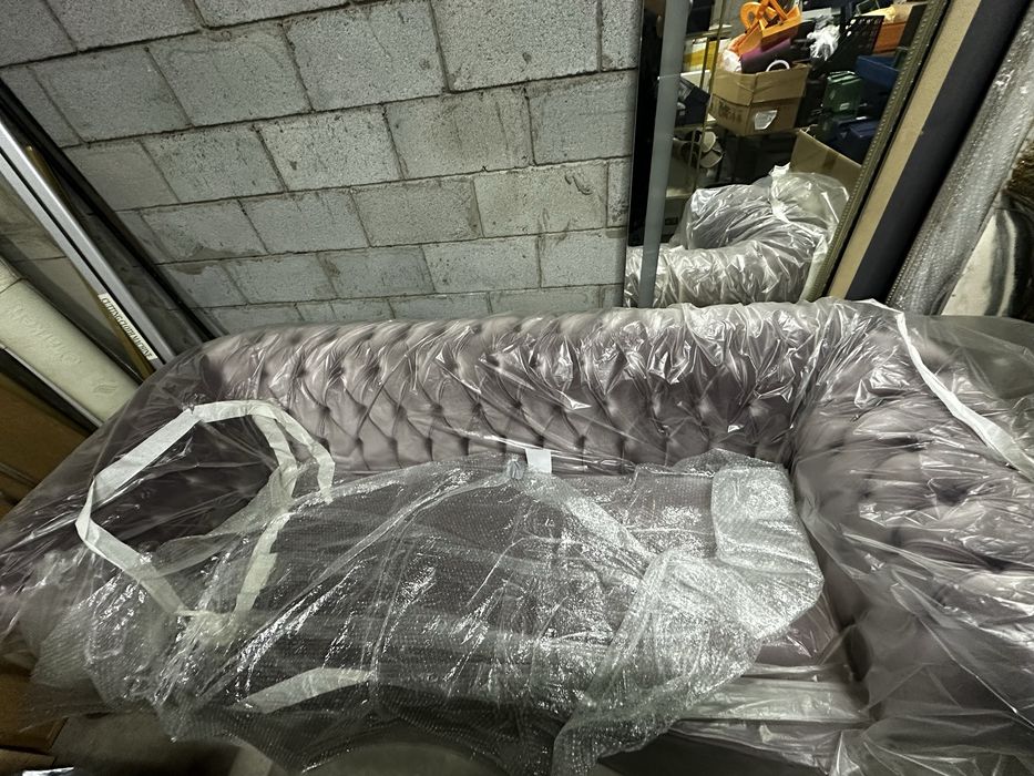 Диван сиреневого цвета