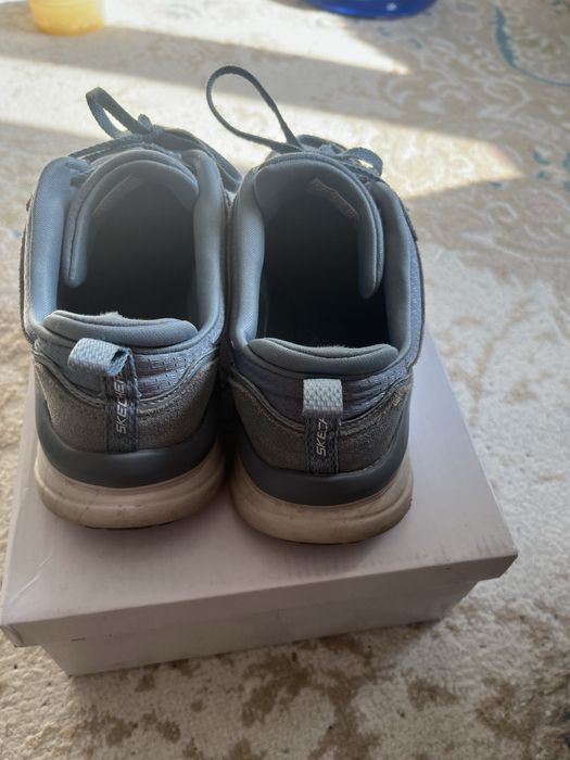 Срочно продам кроссовки