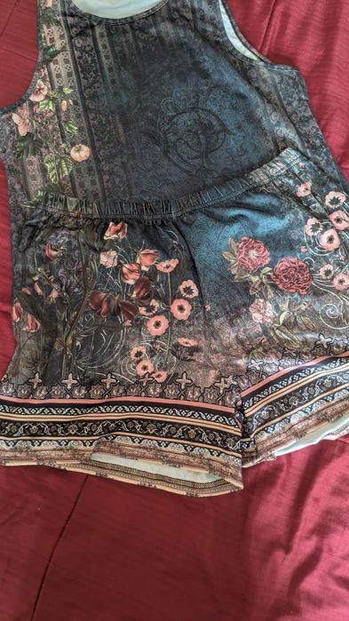 Compleu pantaloni scurți și maieu xl