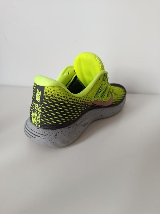 Adidași de alergare verde neon Nike lunarglide 8
