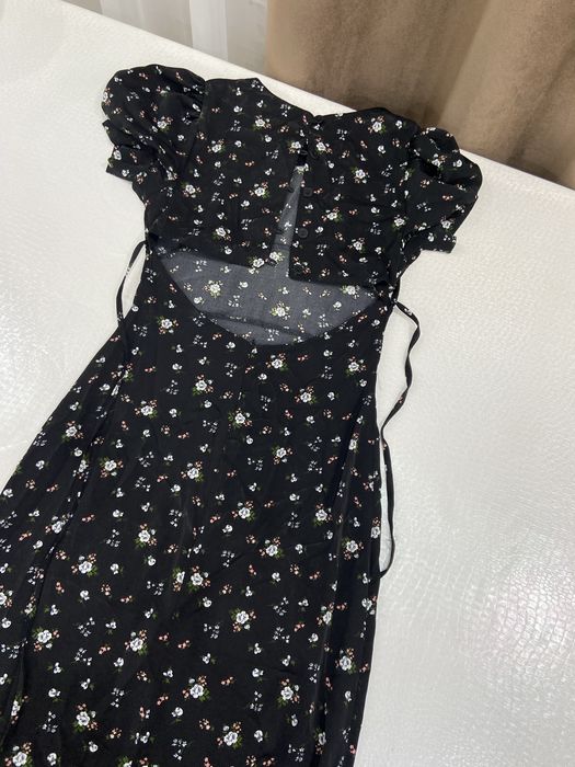 Платье в отличном состоянии, надевала 1 раз.