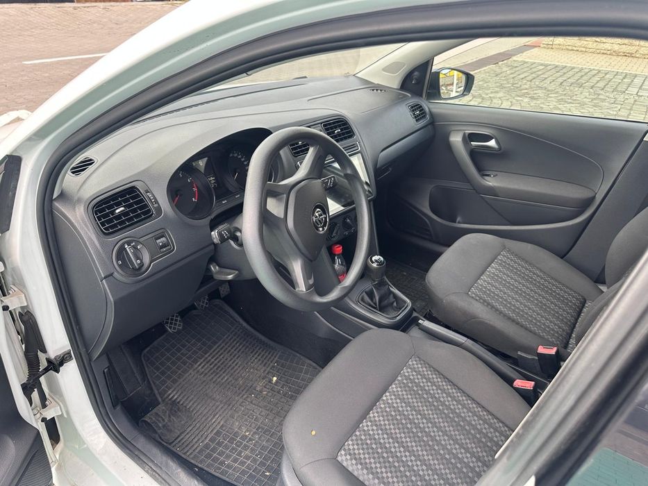 VOLKSWAGEN Polo