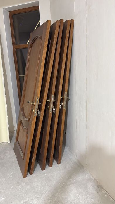 Продам межкомндвери чисто деревьянный