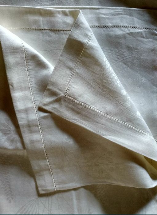 Скатерти салфетки 250000