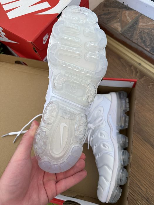 Vapormax White Marimea 42 si 43