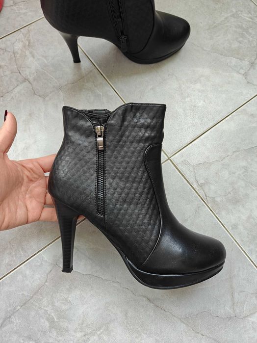 Дамски черни  боти