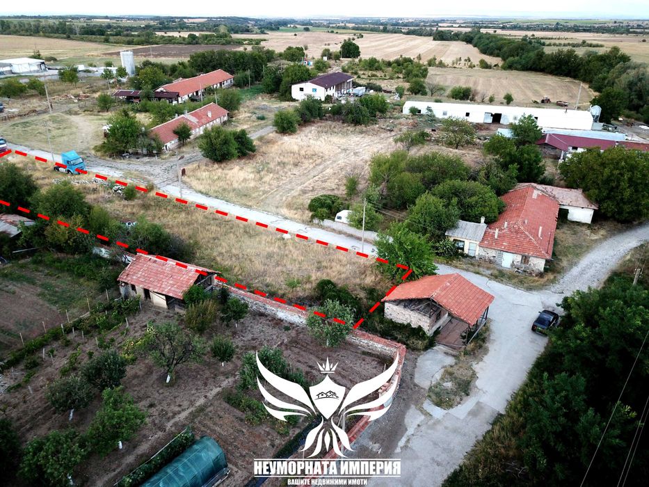 Продавам парцел 1592кв.м. в с.Долнослав, статут за НТП Стопански Двор