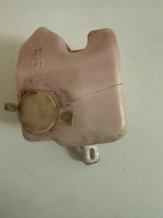 Продам бачок омывателя на бмв е36