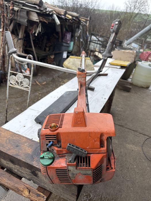 Vand motocoasa Hukcsvarna ;utilizata in gospodarie