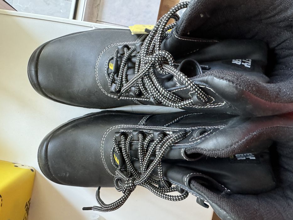 Спец одежда  обувь черного цвета