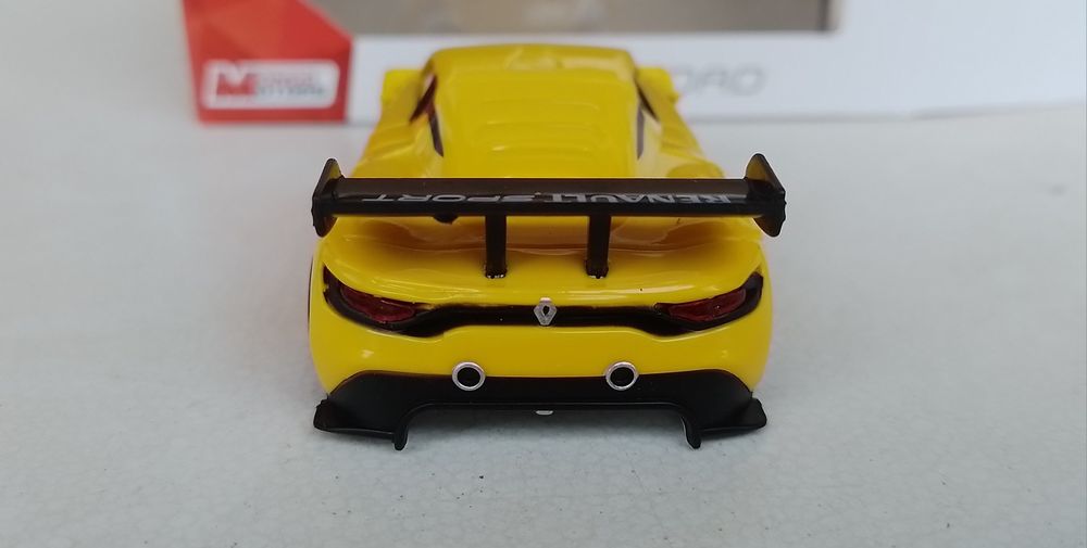 Продавам Renault RS01, мащаб 1/43