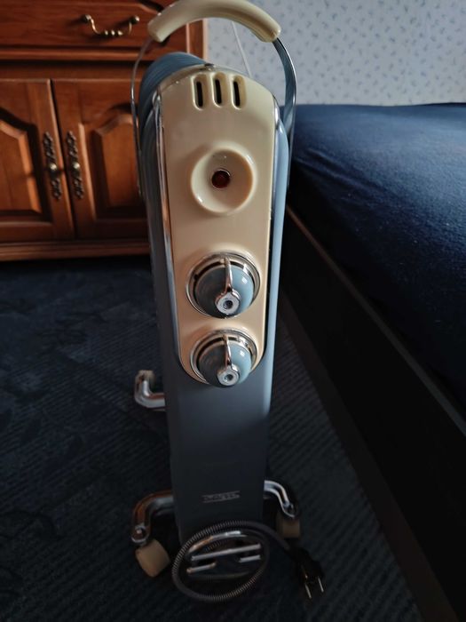 Продавам маслен радиатор Ариете с 9 ребра.