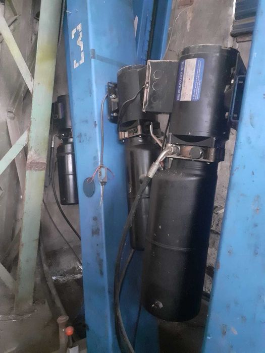 Продаётся автомобильный подъёмник для легковых автомобилей.