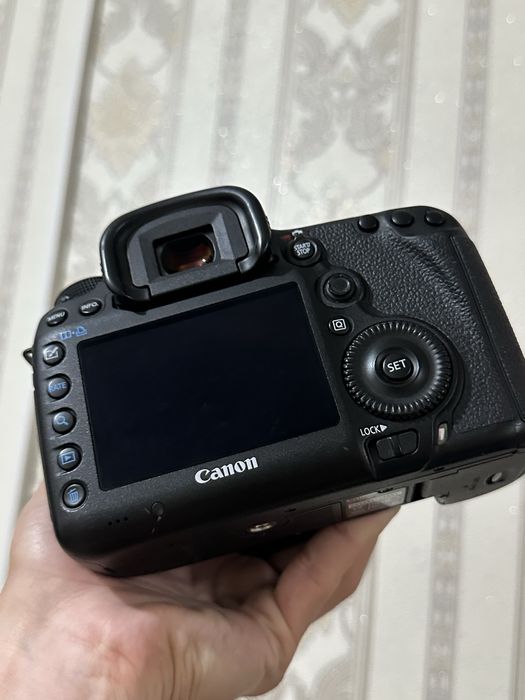 Продается Фотоаппарат Canon 5D mark iii