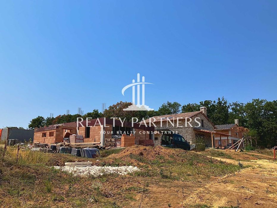 Къща с 3 спални, гараж и морски изглед – с. Приселци, обл. Варна