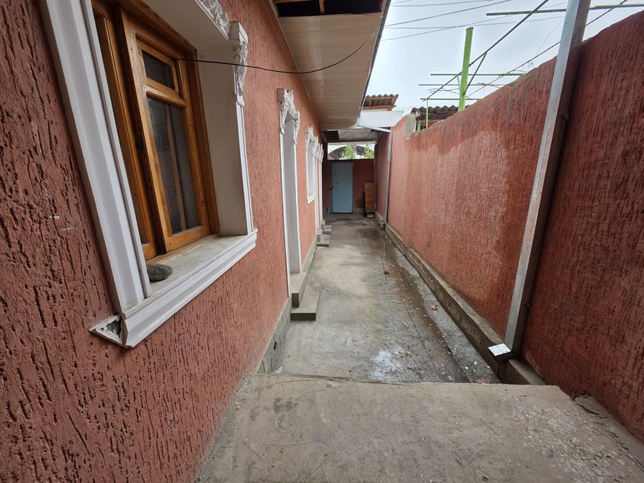 Аэропорт вайида 2 су'тик ховли сотилади.