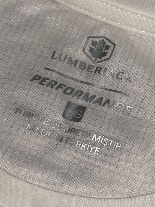 Спортивные женские футболки