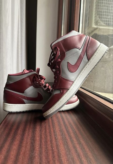 Кроссовки Air Jordan 1 Mid