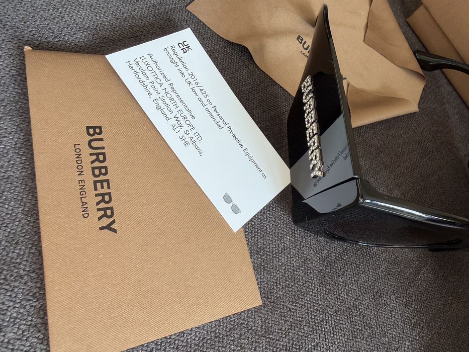 Слънчеви очила Burberry - рядък модел с камъни