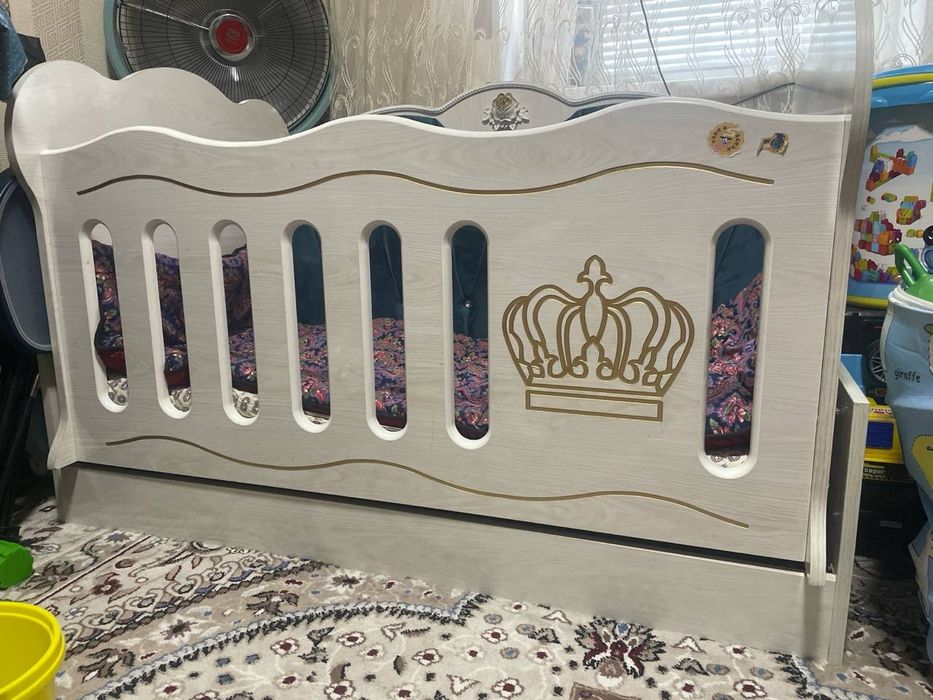 Сотилади манеж кровать