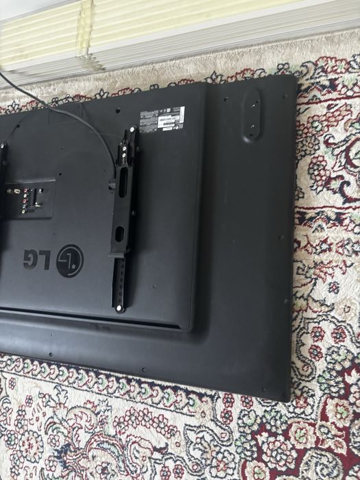 Телевизор LG 30000