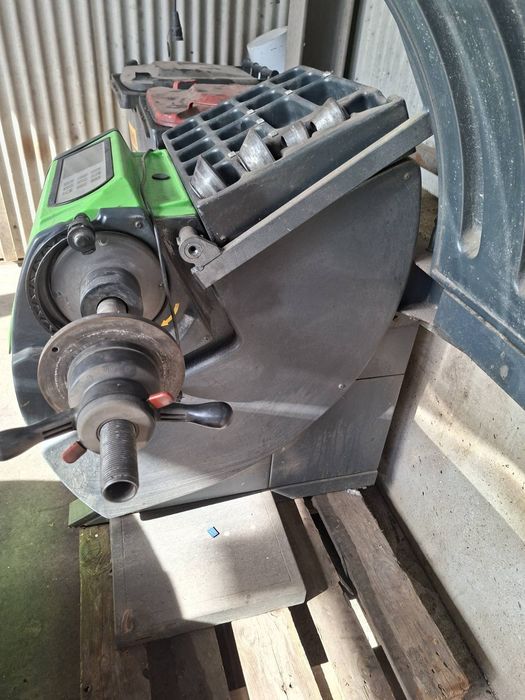 Баланс машина за гуми Bosch WBE 4230