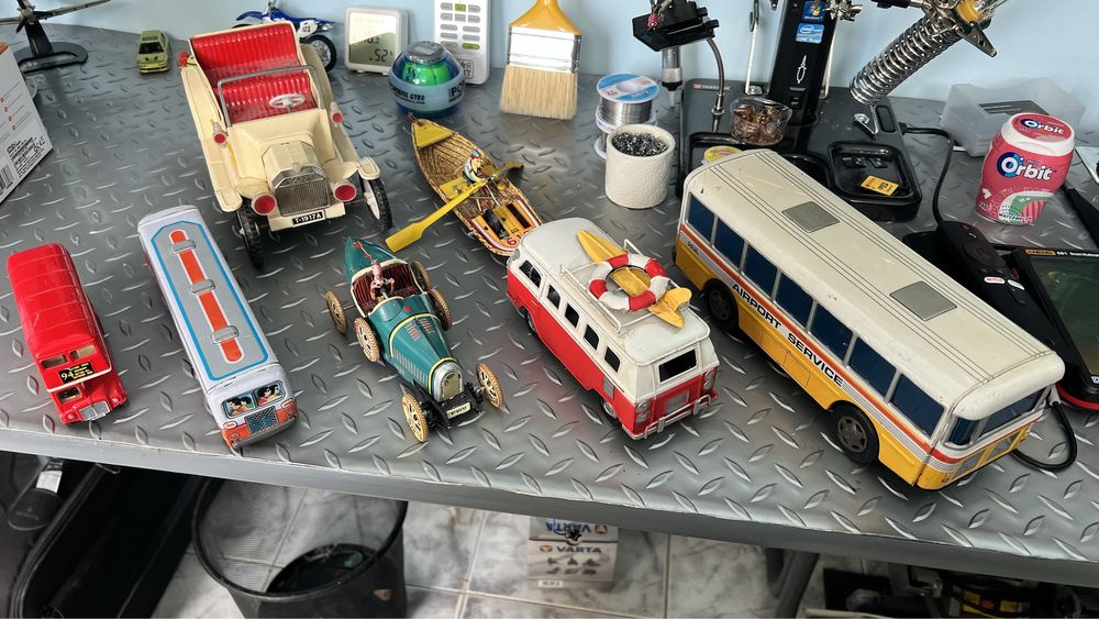 Стари метални колички