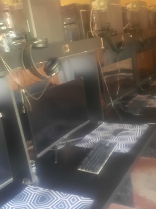 Кампиюитрла сотилади 11 дона ортача кампиютирла ойнлари бор