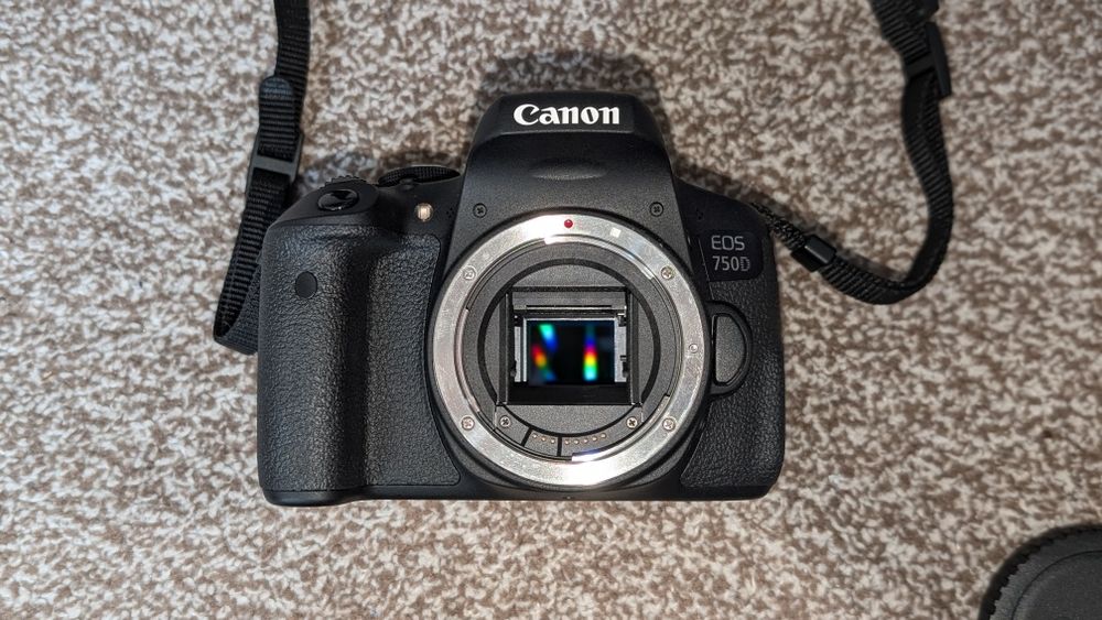 Aparat foto Canon EOS 750D + obiectiv 18-55mm III - stare perfectă